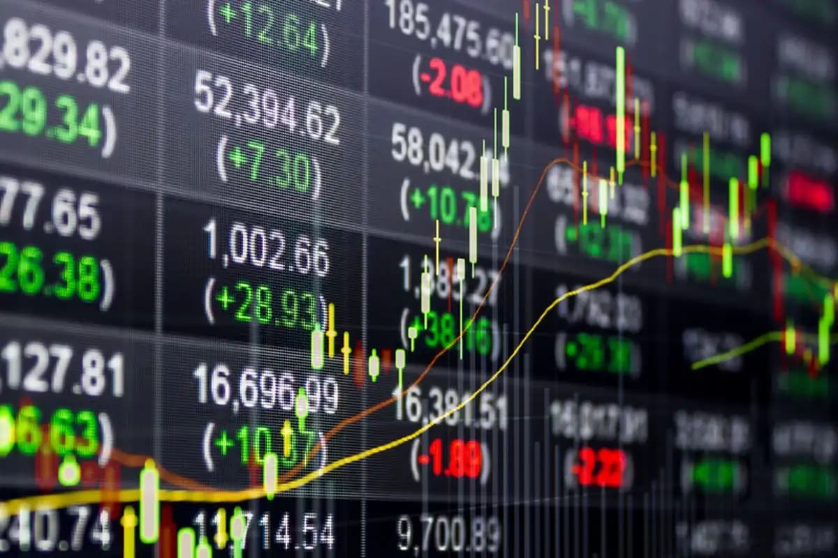 IHSG Kembali Tembus Level 7.000, Rupiah Juga Menguat di Akhir Sesi  