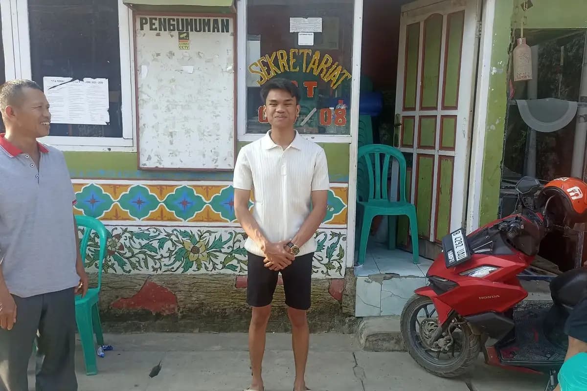 Ketua RT Gen Z di Jakarta Utara Cor Jalan Rusak Pakai Uang Pribadi Pengurus  