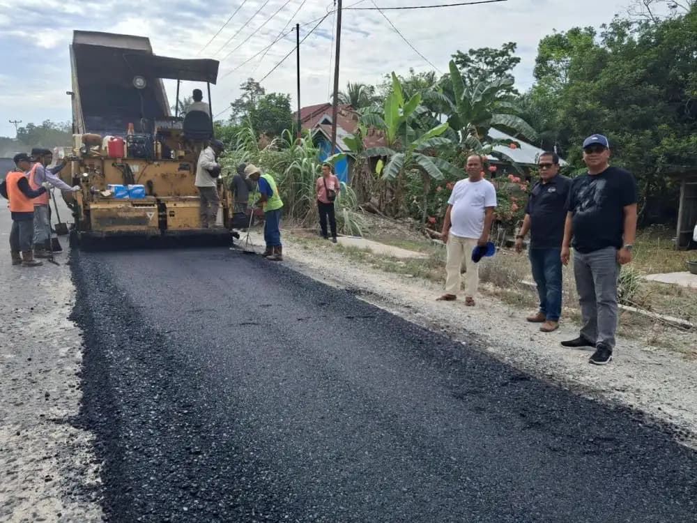 Jelang Pacu Jalur 2025, Gubernur Riau Percepat Perbaikan Jalan ke Kuansing