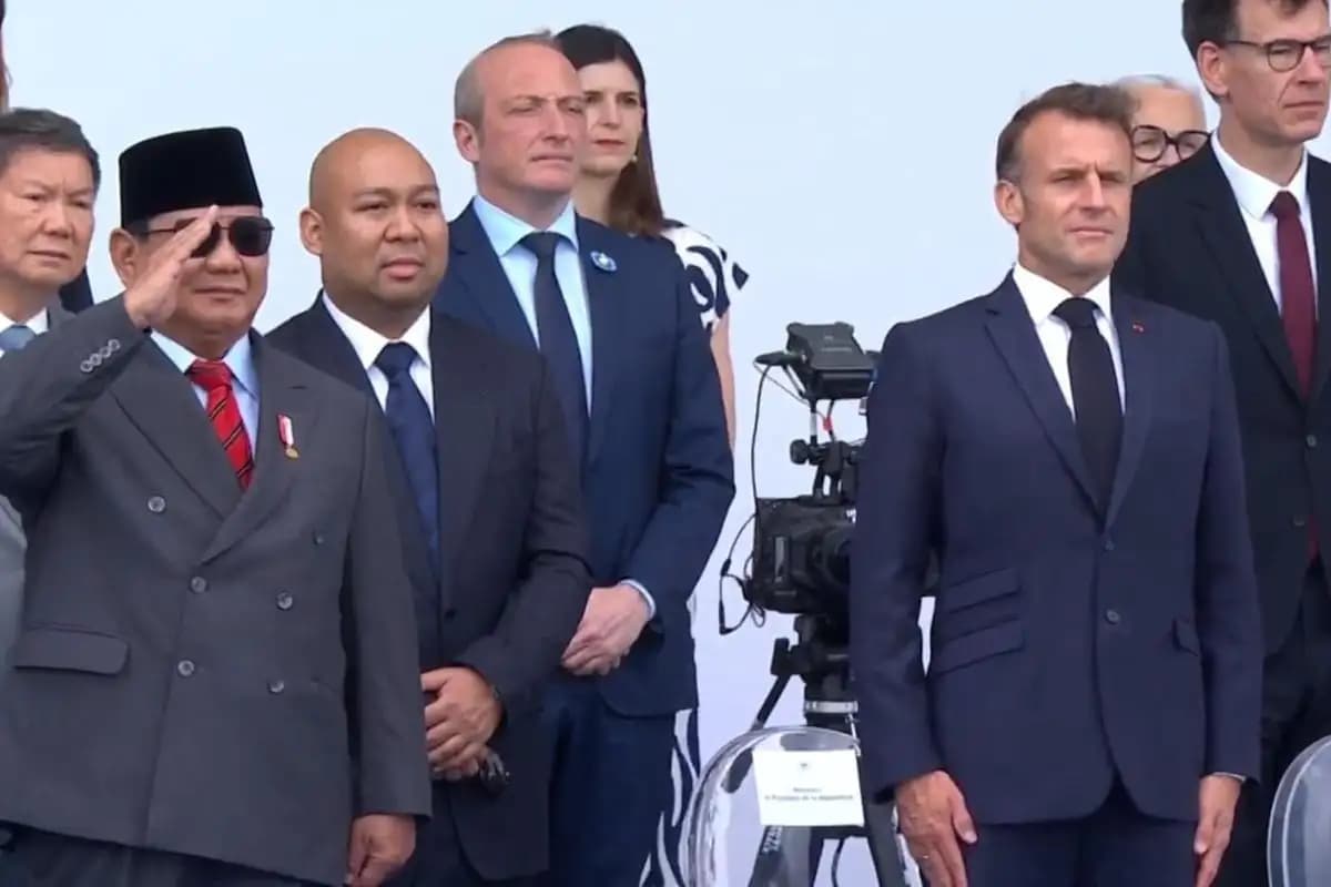Prabowo Beri Hormat Saat Kontingen TNI Tampil di Bastille Day Perancis  