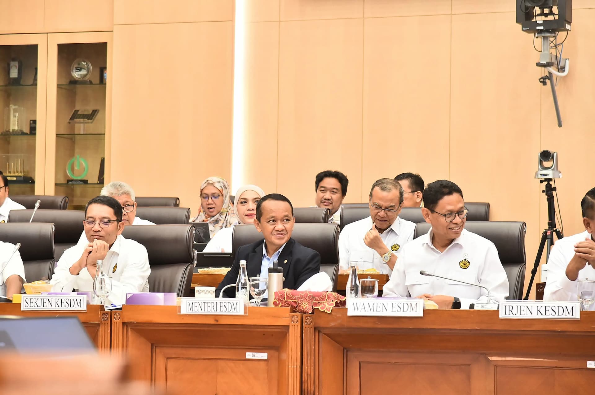 DPR Setujui Anggaran ESDM 2026 Sebesar Rp 8,11 Triliun, Fokus Listrik Desa