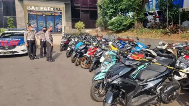 Polisi Peringatkan Pengendara Motor Soal Denda Rp500 Ribu Akibat Copot Pelat Nomor 