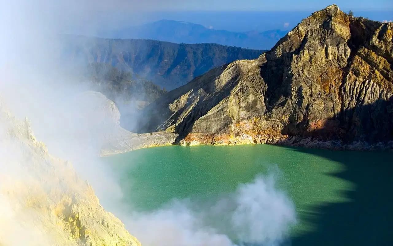 Empat Gunung Api di Jatim Masih Berstatus Normal, PVMBG Ingatkan Potensi Gas Beracun dan Erupsi Mendadak