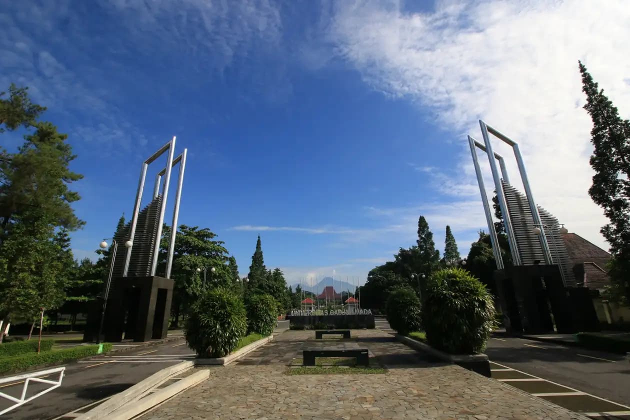 UGM Tegaskan Keaslian Ijazah Joko Widodo, Bantah Pernyataan Sofian Effendi