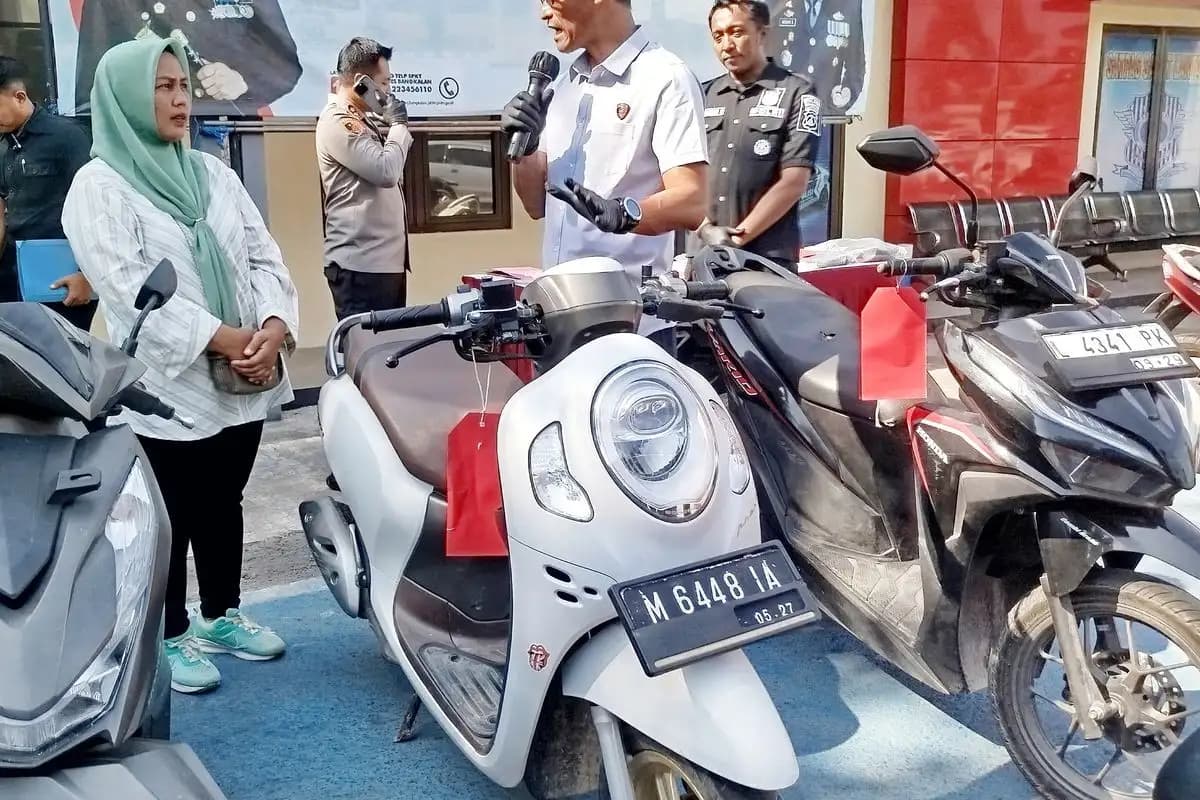 Guru di Bangkalan Kembali Dapatkan Motornya yang Dicuri Teman Suami  