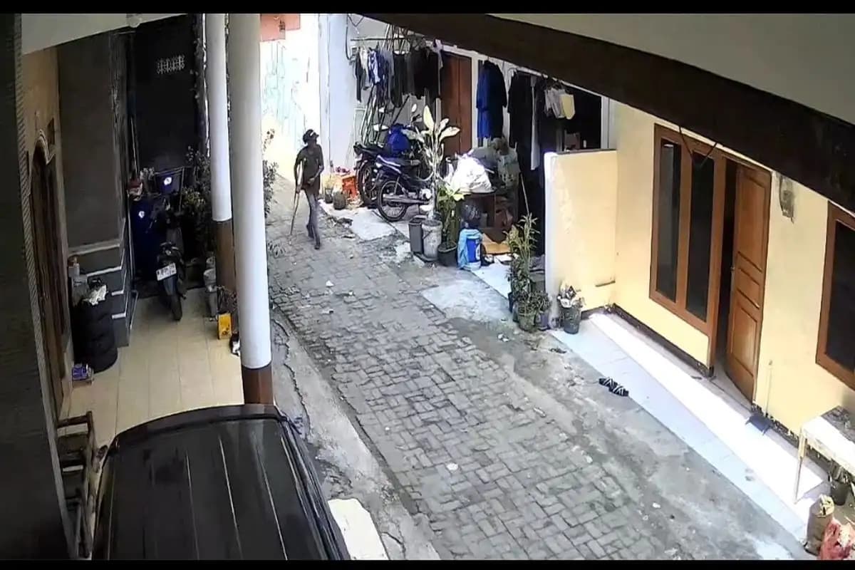 Maling HP Pura-pura Pincang di Ciracas Tertangkap Warga  