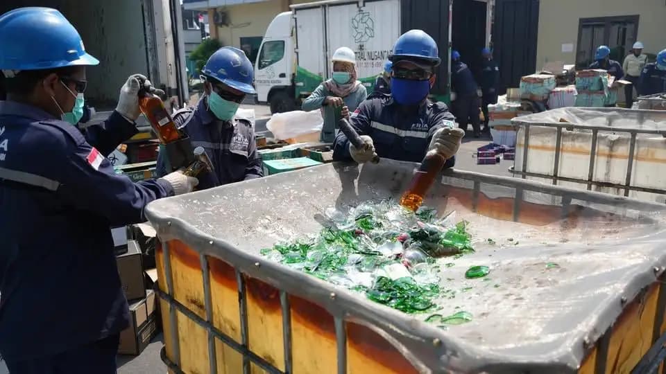 Rokok dan Miras Ilegal Senilai Rp10,9 Miliar Dimusnahkan