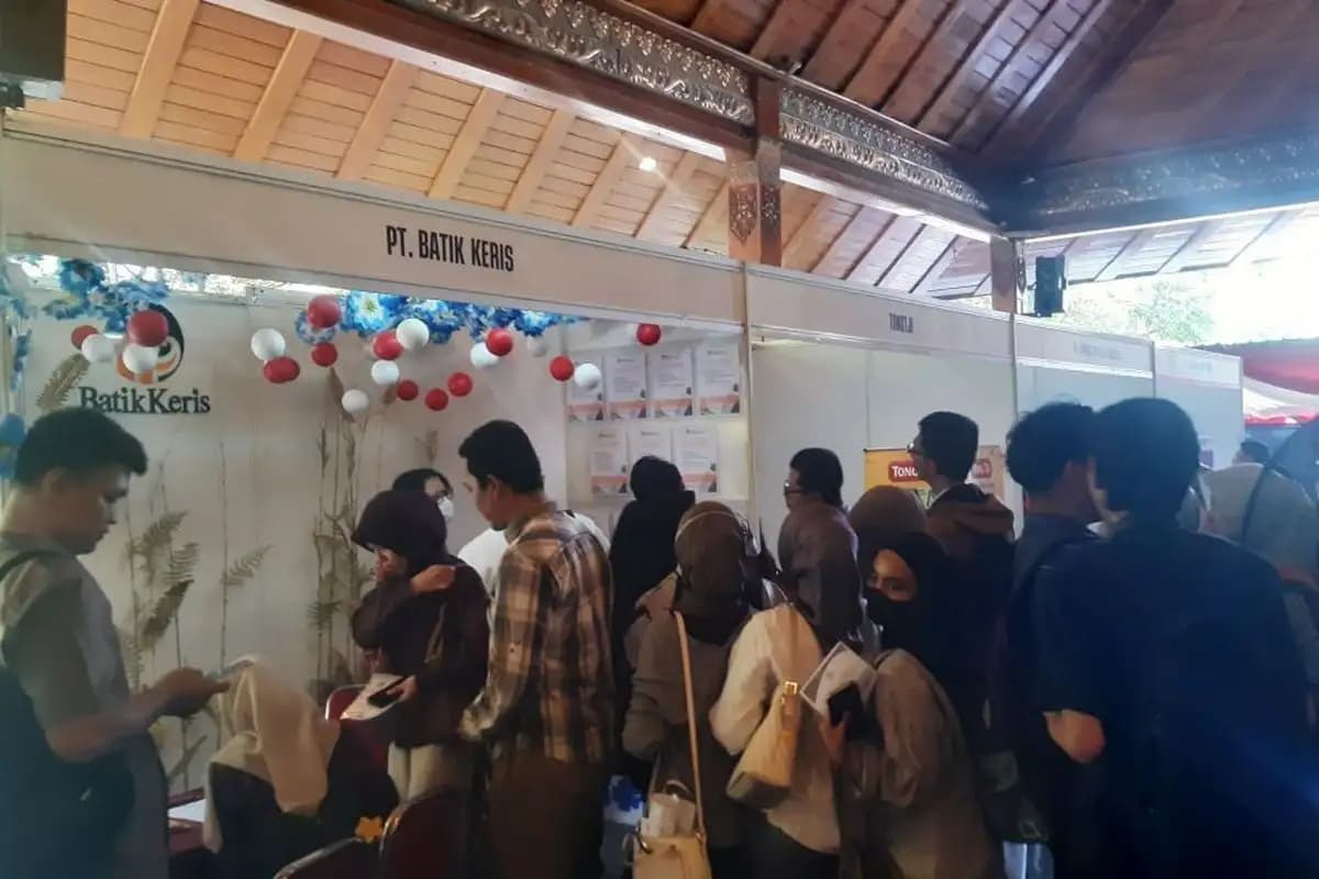 Pemerintah Siapkan Beragam Program Bantuan untuk Cegah Korban PHK Turun Kelas Sosial  