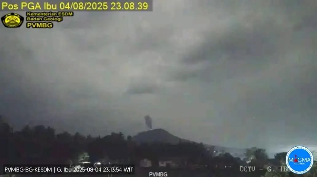 Gunung Ibu Erupsi, PVMBG Imbau Warga Waspada dan Jauhi Kawah