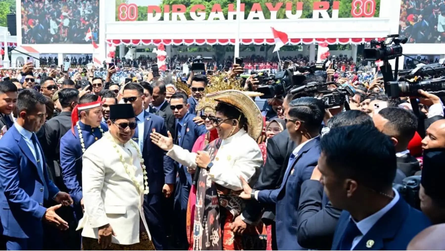 Presiden Prabowo Ikut Bergoyang di Istana Saat Lagu Tabola Bale Meriahkan Upacara 17 Agustus