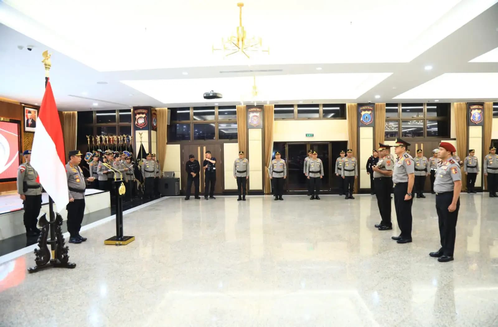 Kapolri Pimpin Korps Raport, 12 Pati Polri Naik Pangkat