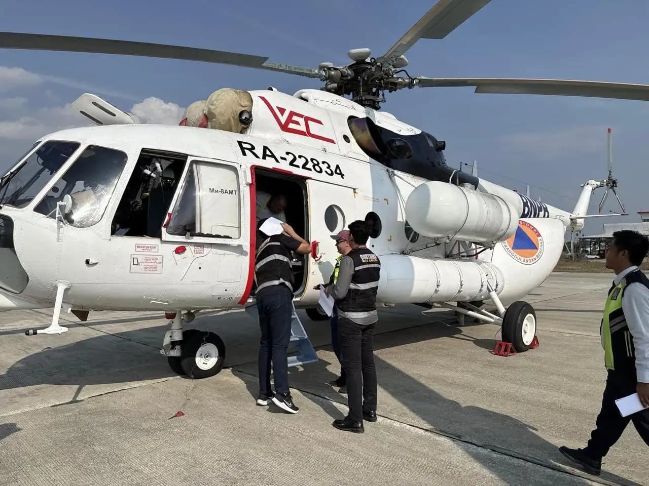 Bea Cukai Pekanbaru Fasilitasi Impor Sementara Helikopter untuk Atasi Asap Karhutla di Riau