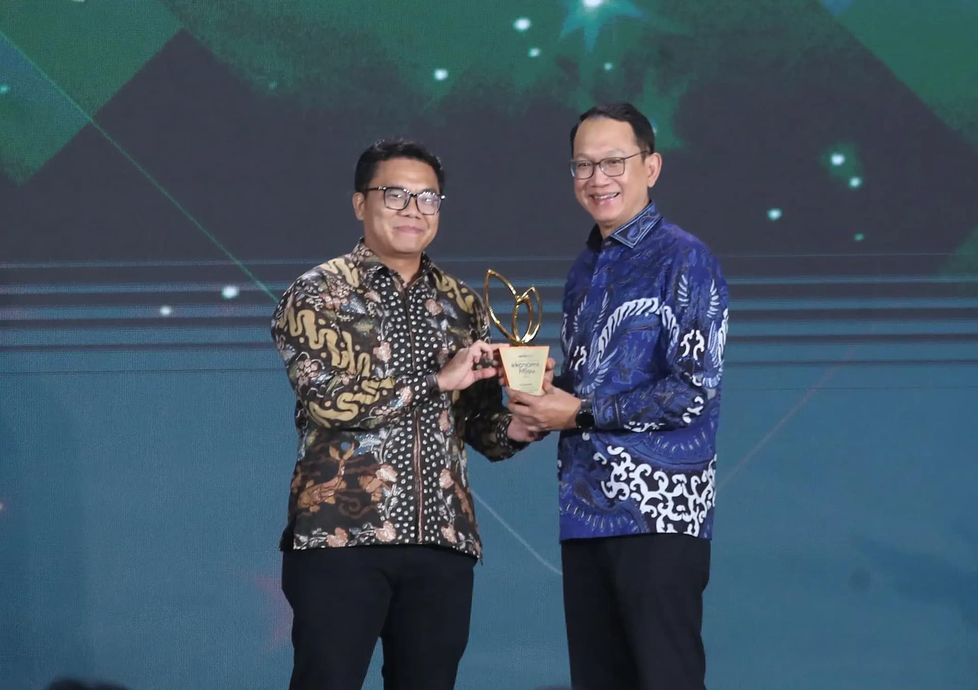 XLSMART  Sabet Penghargaan Anugerah Ekonomi Hijau 2025, 4 Penghargaan PR of The Year dan Best Brand & Innovation 2025