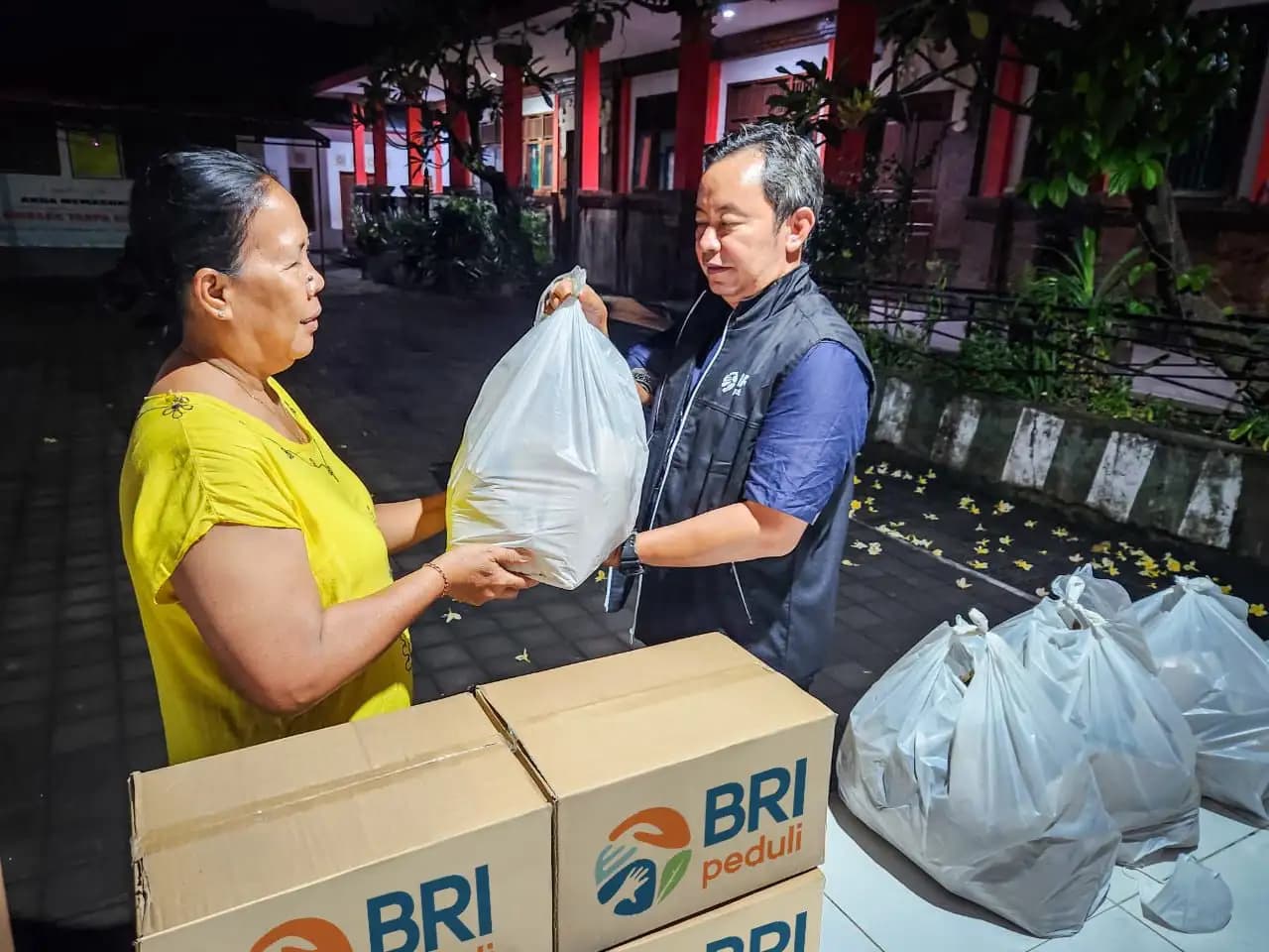 Tanggap Bencana Banjir Bali dan NTT, BRI Peduli Gerak Cepat Salurkan Bantuan
