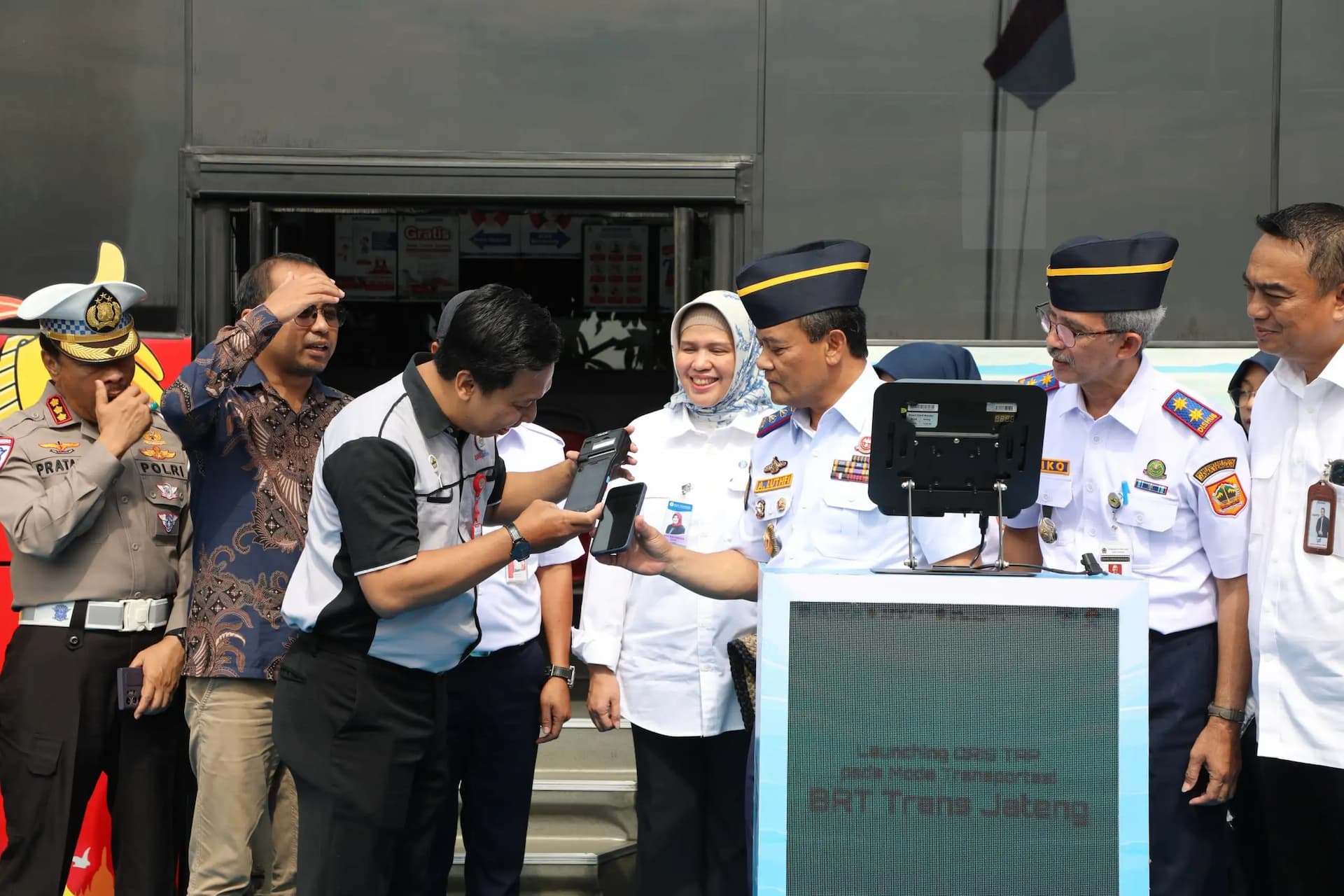 Trans Jateng Hadirkan Pembayaran Nontunai via QRIS dan Kartu Multi Trip KCI