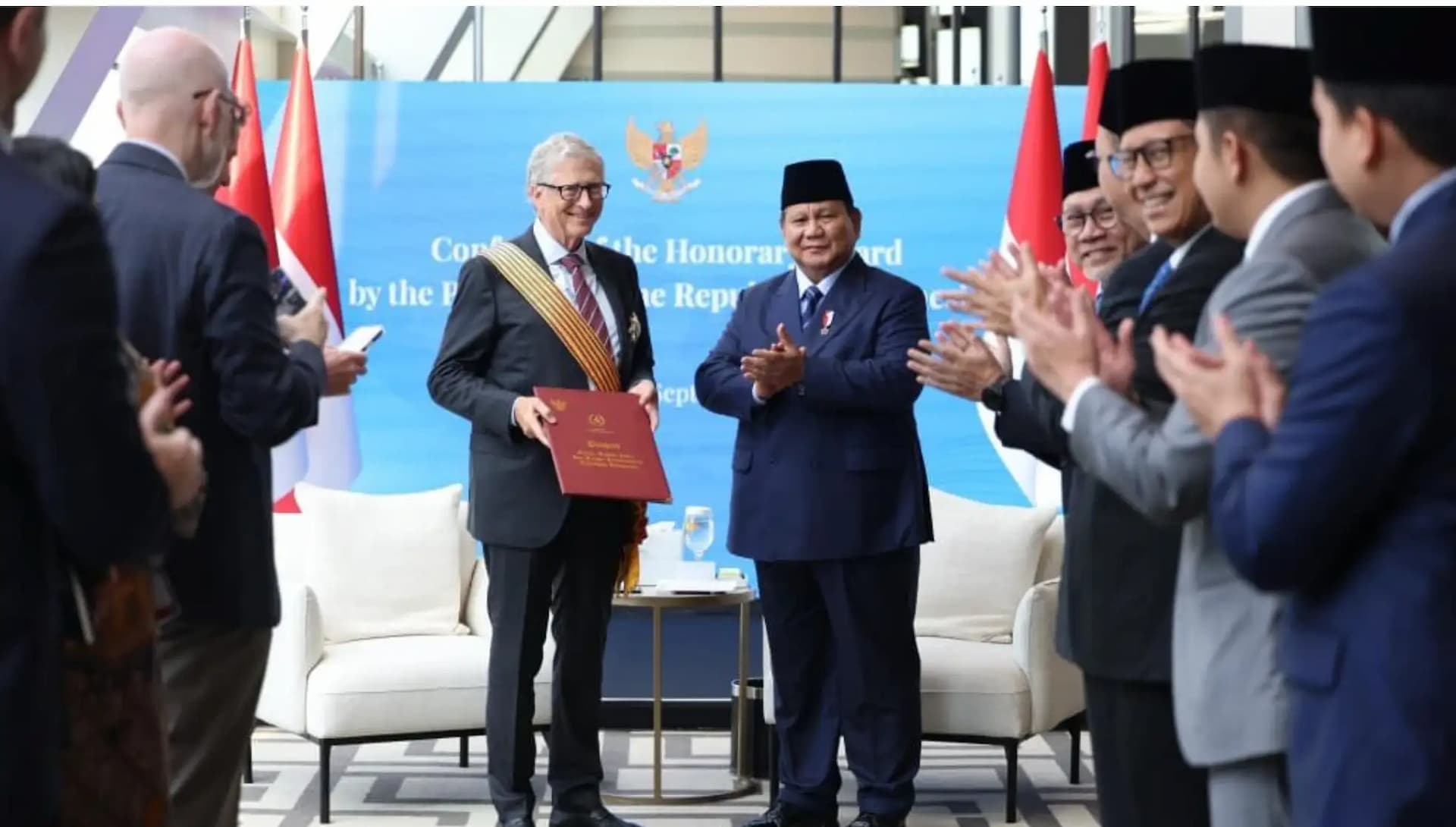 Presiden Prabowo Anugerahkan Bintang Jasa Utama kepada Bill Gates di New York