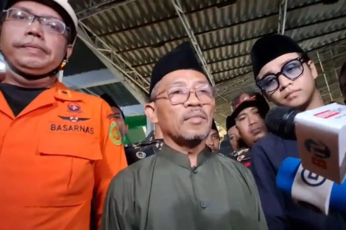 Santri di Ponpes Al Khoziny Beri Sinyal Hidup dari Dalam Reruntuhan Bangunan