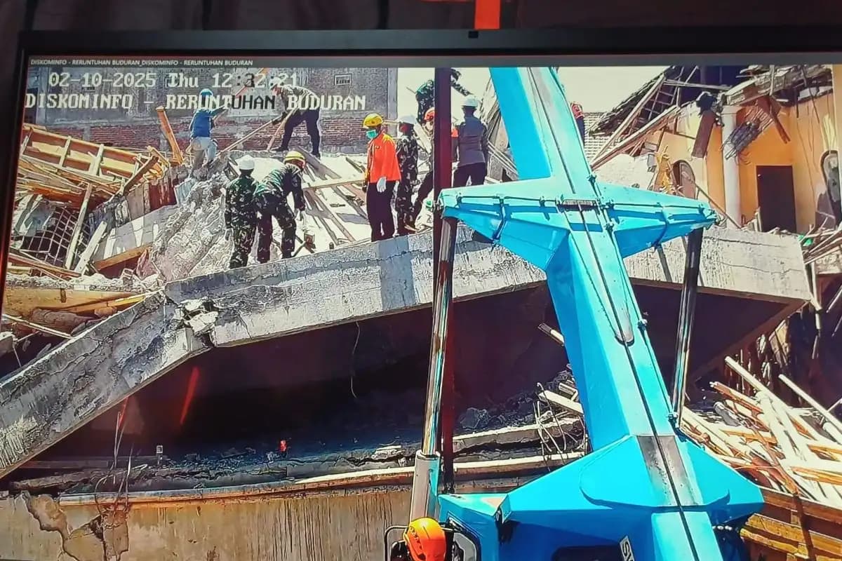 Santri Ponpes Al Khoziny Selamat Setelah Tiga Hari Tertimbun Reruntuhan Mushala