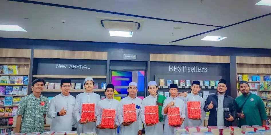 BSI Maslahat Dorong Budaya Literasi Santri Melalui  Program “Santri Cinta Literasi”