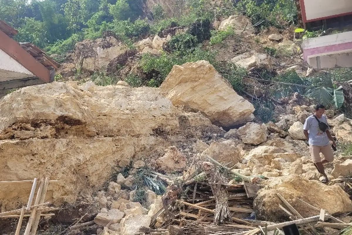 69 Warga Banyumas Diungsikan Sebulan Pasca Longsor Gunung Batu Kapur