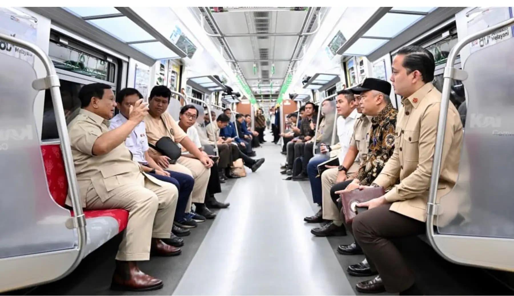 Presiden Prabowo Tinjau Stasiun Manggarai dan Naik KRL ke Tanah Abang