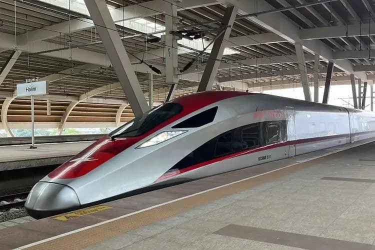 Prabowo Akan Gunakan Uang Rampasan Koruptor untuk Lunasi Utang Whoosh