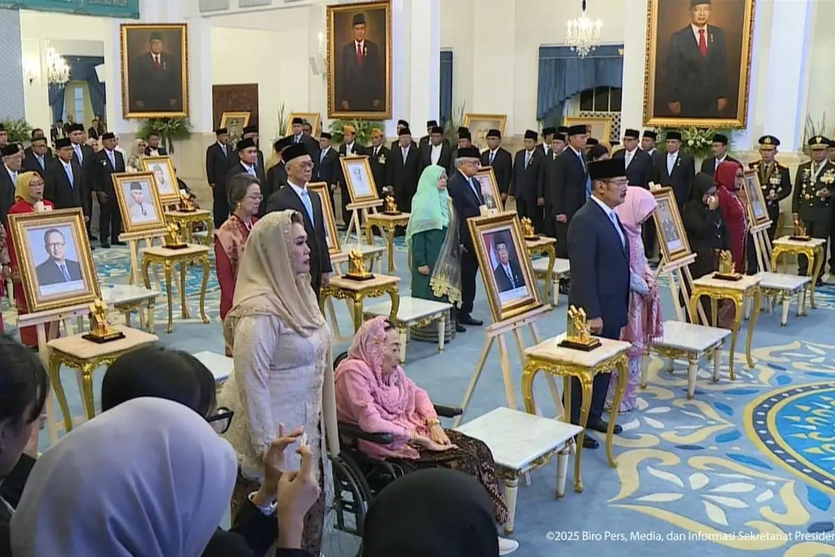 Presiden Prabowo Anugerahkan Gelar Pahlawan Nasional kepada 10 Tokoh, Termasuk Gus Dur, Soeharto, dan Marsinah