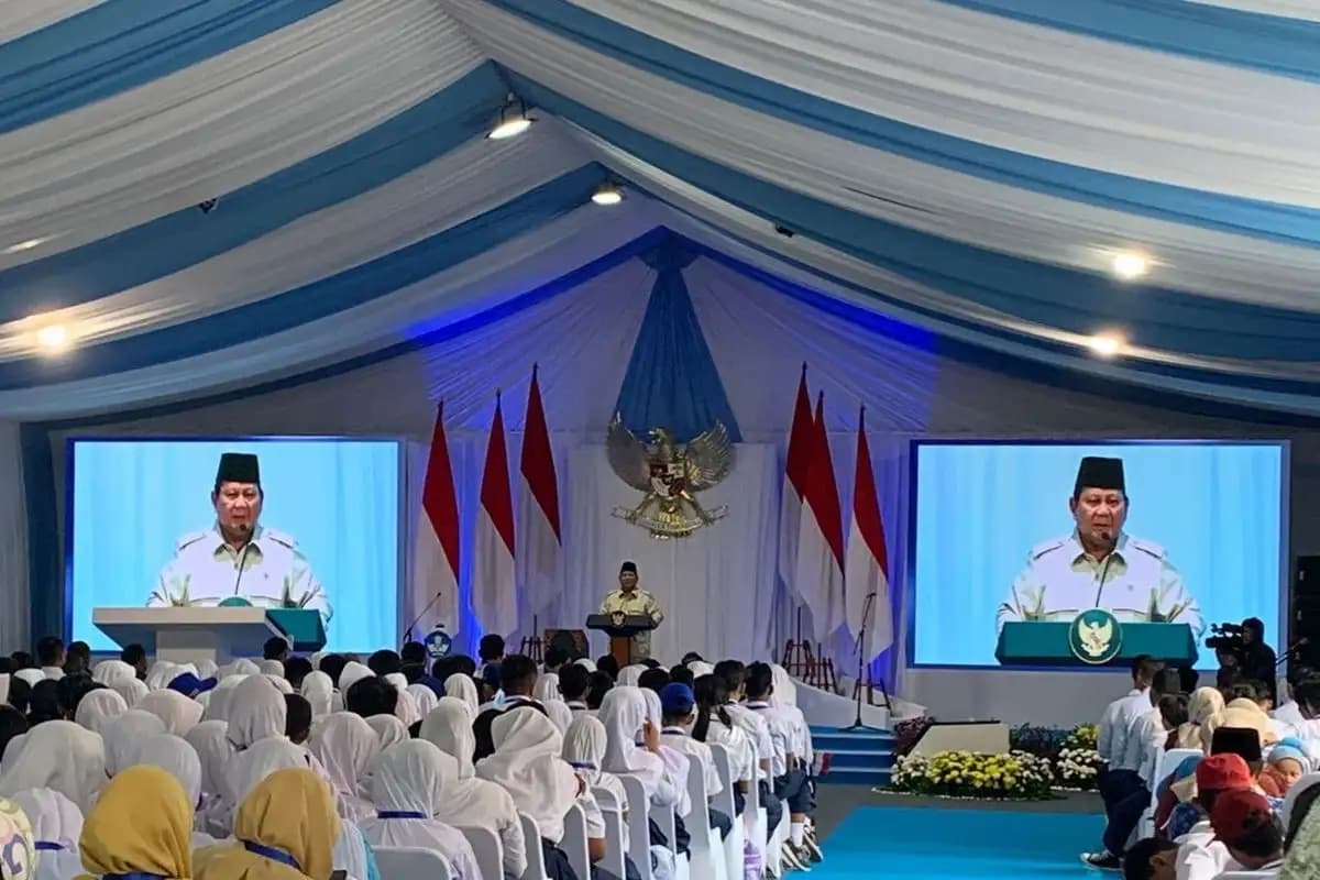 Prabowo Targetkan Pasang 1 Juta Smartboard untuk Sekolah Tahun Depan: Pasti Ada yang Bilang Program Gila
