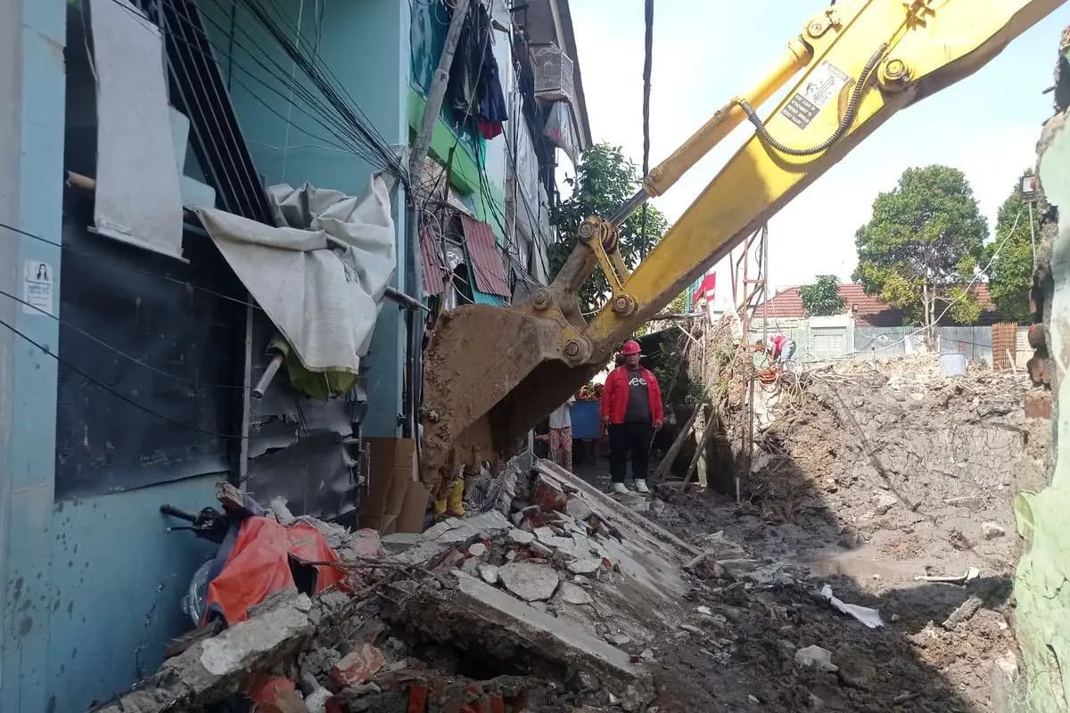 Walkot Jakbar Minta Pelaksana Proyek Tanggung Jawab atas Runtuhnya Tembok SMPN 130