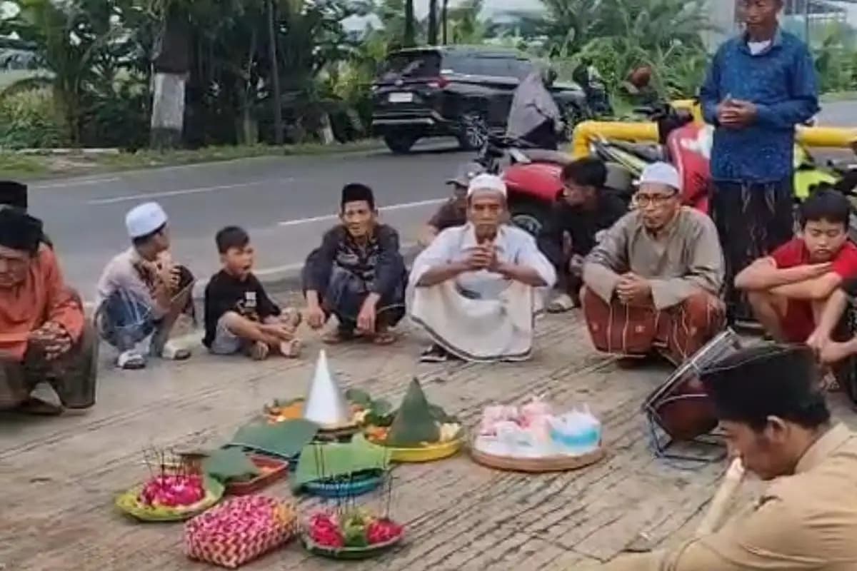 Warga Wonorejo Pasuruan Gelar Ruwat Jalan Usai Tiga Kecelakaan Maut dalam Sepekan