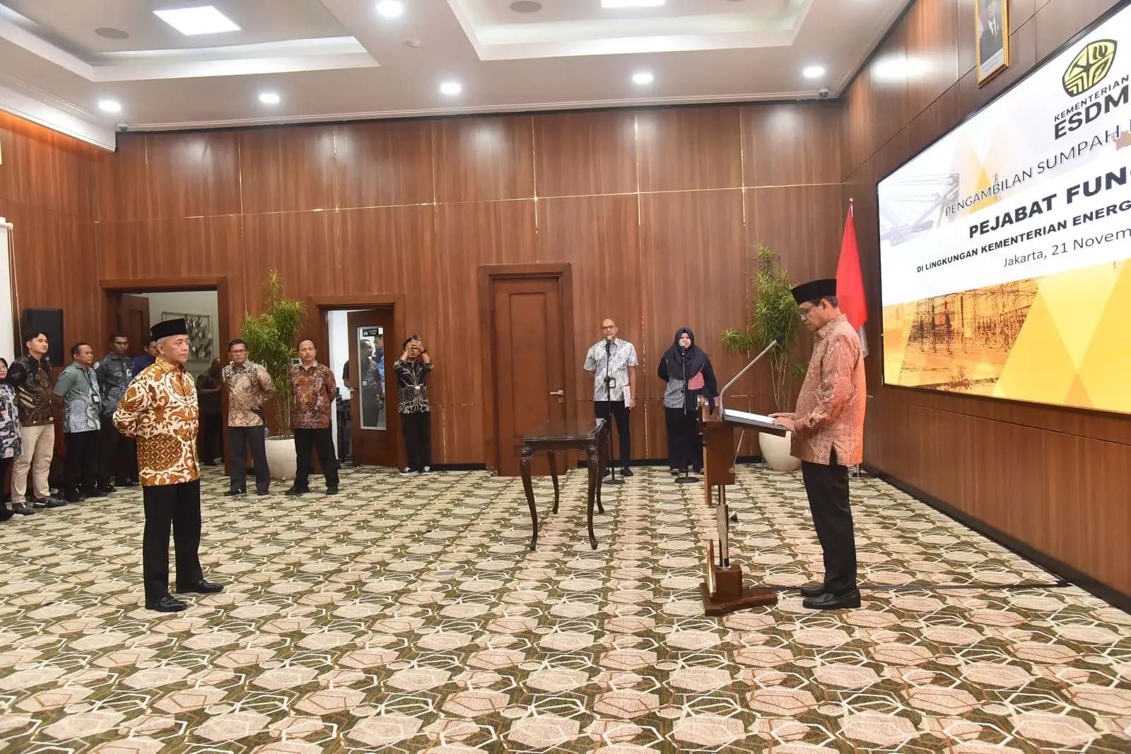 Wamen ESDM Lantik Penyelidik Bumi Utama, Minta Fokus Eksplorasi, Ketahanan Energi, dan Hilirisasi