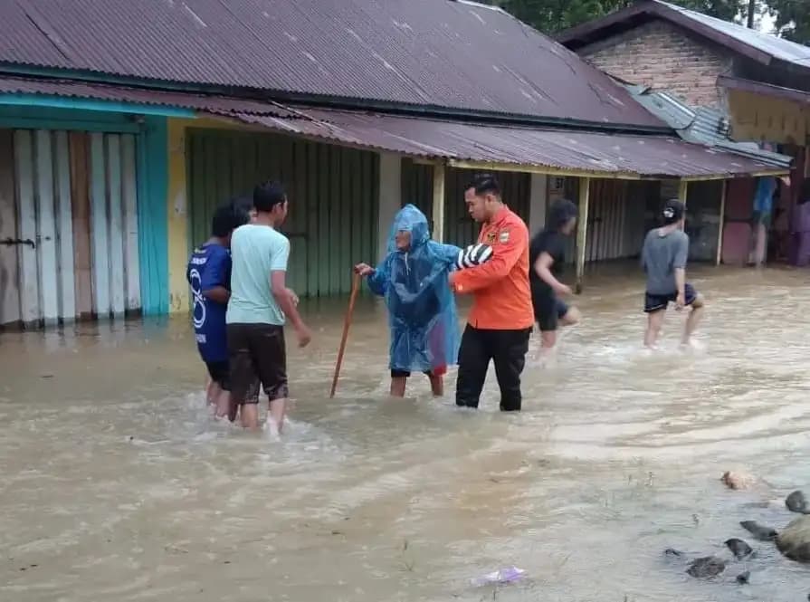 Empat Sungai Meluap, 1.824 Warga Padang Pariaman Terdampak Banjir