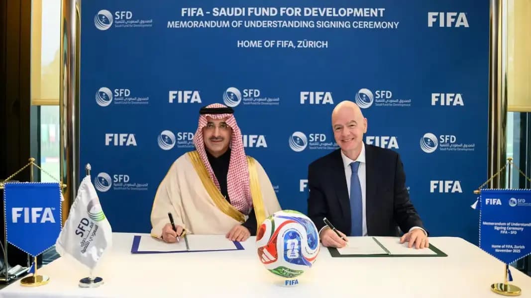 FIFA–Saudi Fund Siapkan Rp 16 Triliun untuk Bangun Stadion di Negara Berkembang