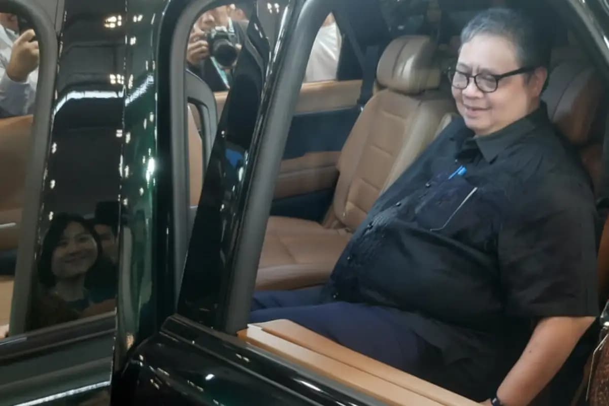 Menko Airlangga: Insentif Mobil Listrik Dihentikan Tahun Depan, Fokus Bangun Pabrik