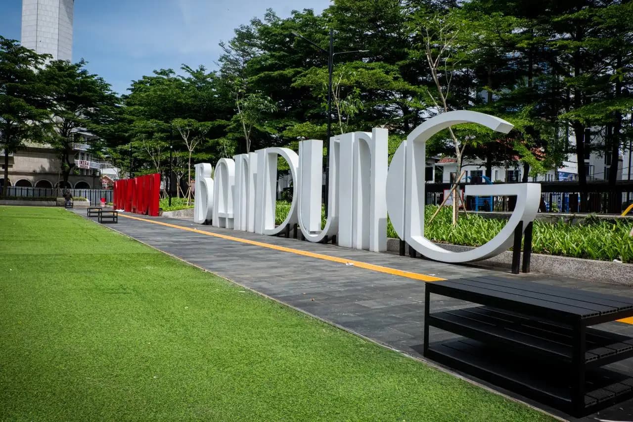 Alun-alun Bandung Segera Dibuka Kembali Usai Revitalisasi, Hadirkan Fasilitas Baru dan Akses Ramah Disabilitas