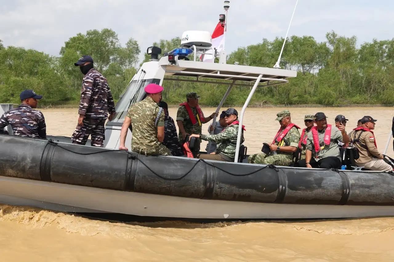Menhan Sebut Alat Berat Mulai Dikerahkan Dua Pekan ke Depan di Aceh Tamiang