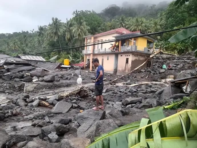 Kemensos Kirim Bantuan Korban Banjir Bandang di Sitaro Sulawesi Utara