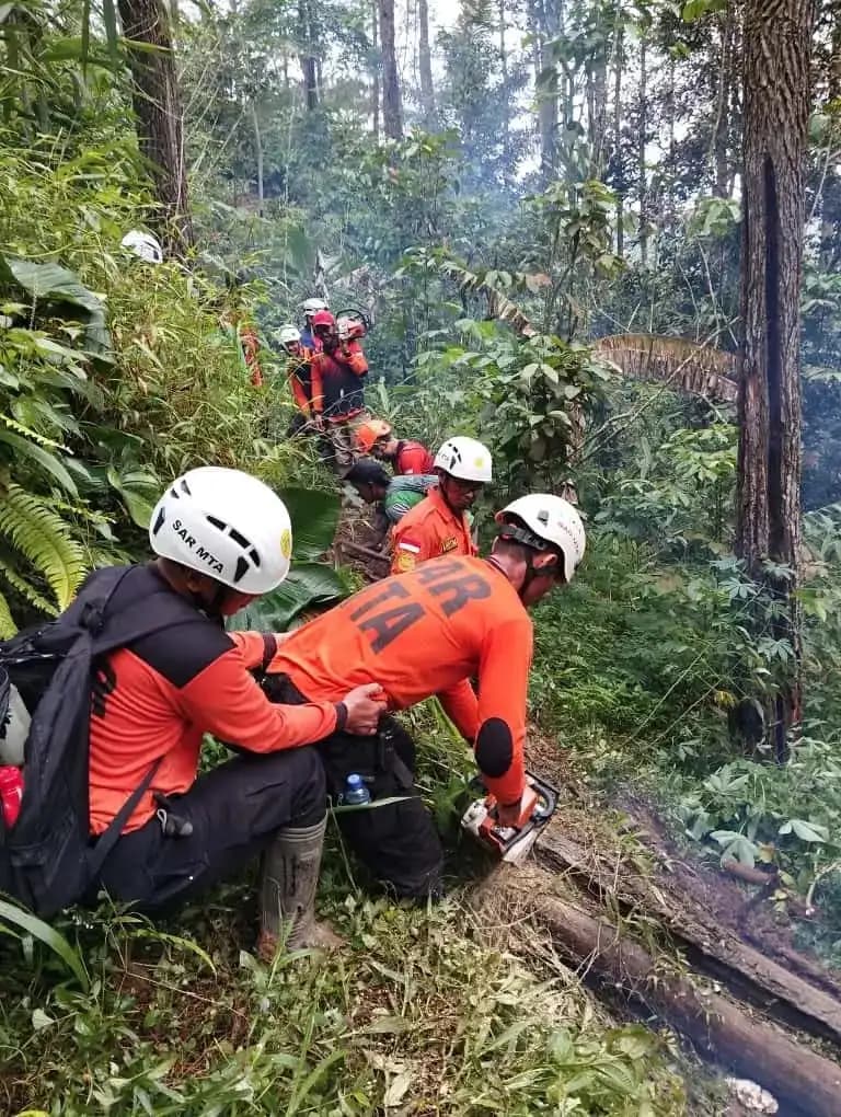 Tanah Longsor Banjarnegara: 27 Warga Masih Tertimbun, 823 Mengungsi