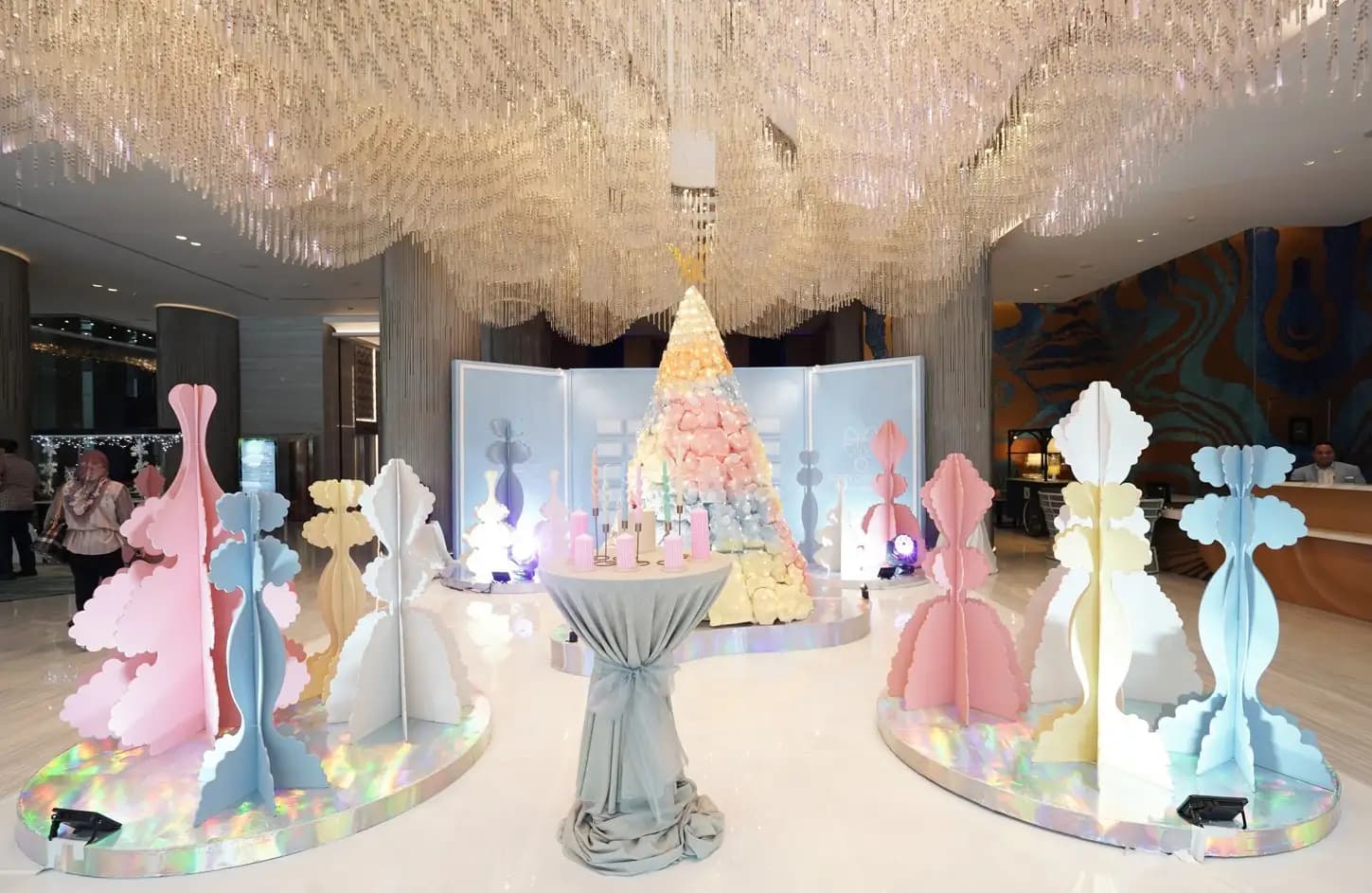 The Gallery of Joy: Nikmati Perayaan Natal Penuh Warna di Vasa Hotel Surabaya